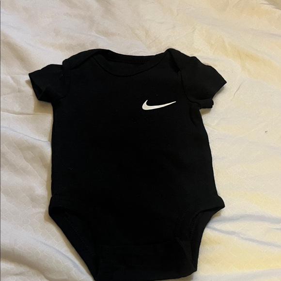 Nike Black and White Kids Bodysuit Set - Picture 5 of 7